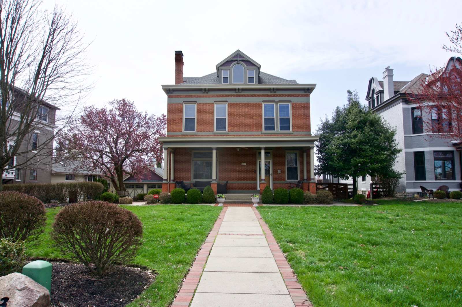 Photos A Sidewalk Look at the Many Beautiful Homes of Fort Thomas Cincinnati Refined