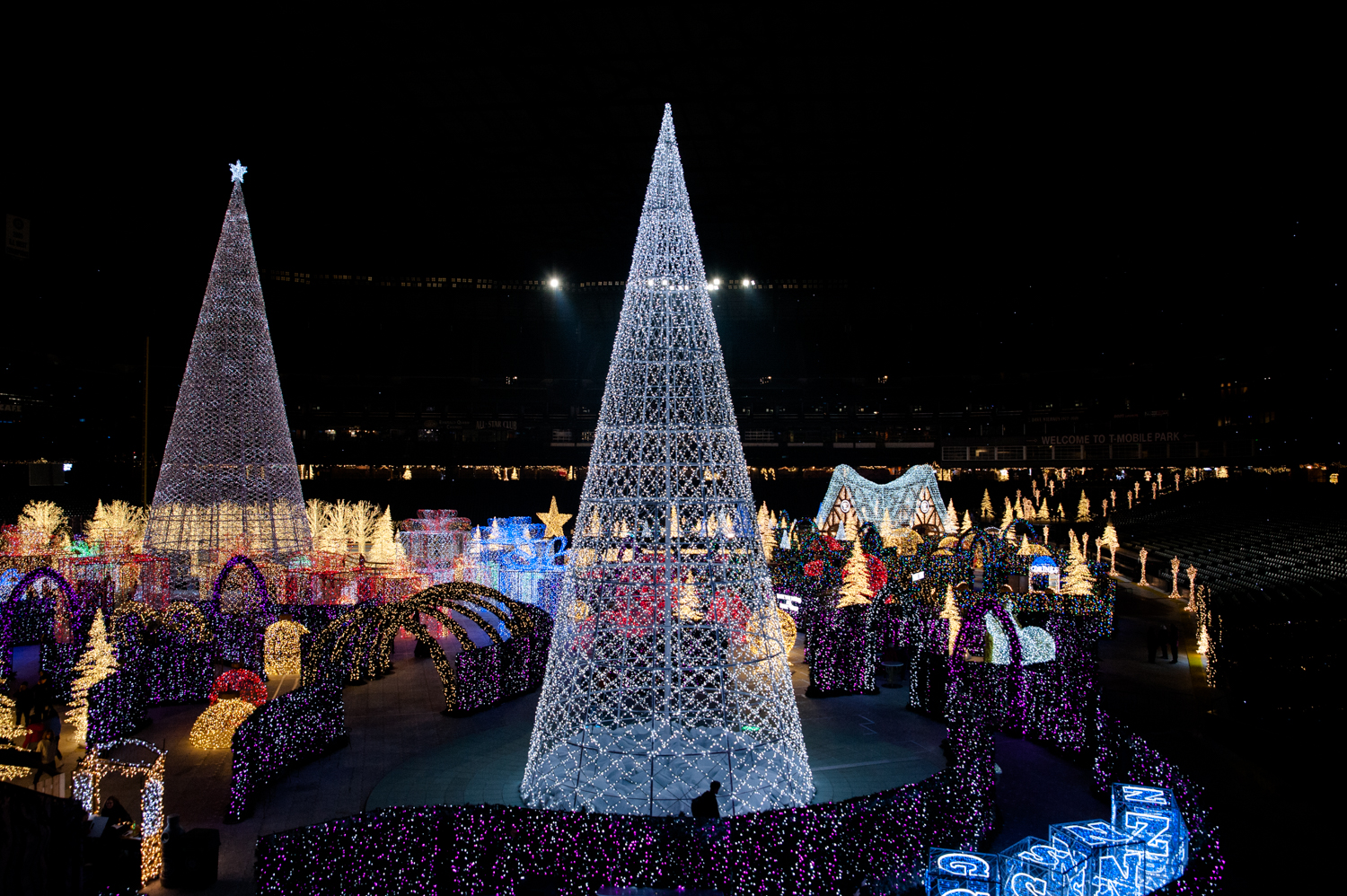 Photos TMobile Park has officially turned into a giant Snow Globe for