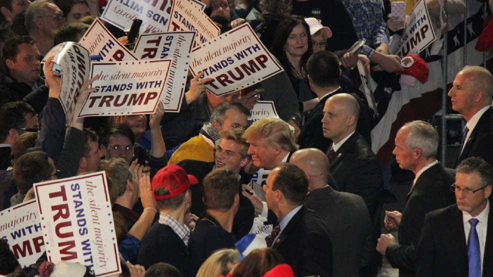 Trump big crowd in_Iowa,_January_2016.jpg Trump big crowd in_Iowa,_January_2016.jpg