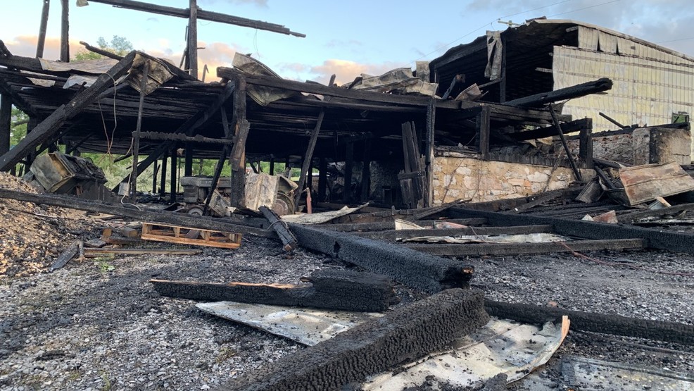 Crews battle overnight barn fire in Everett WJAC