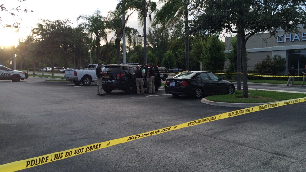 Death investigation outside Publix in Tequesta WPEC