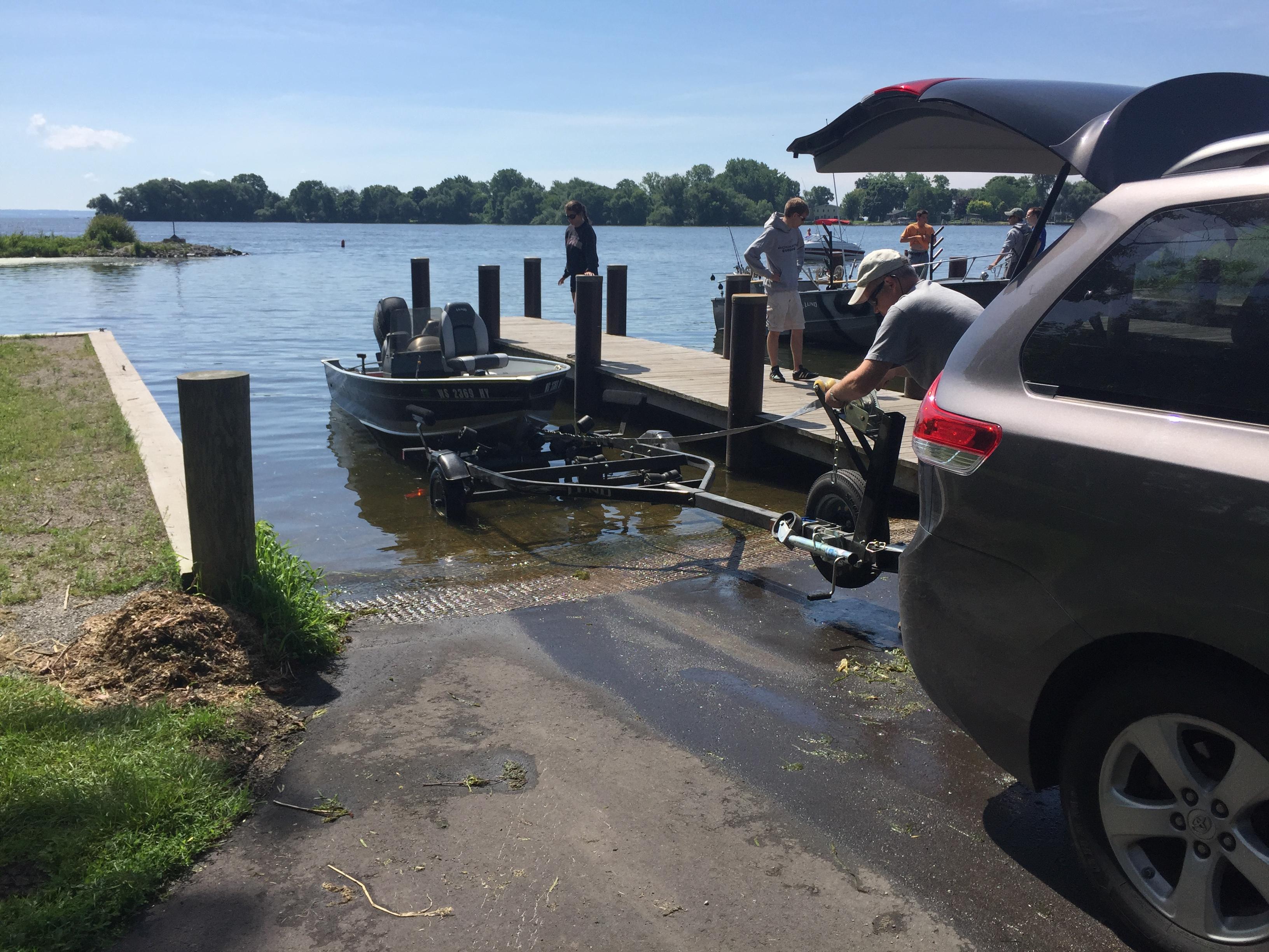 Landing Blitz teaches boaters about invasive species on Lake Winnebago