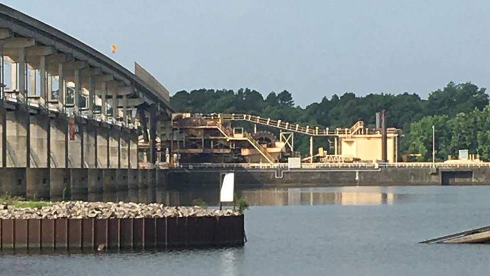 Barge hits bridge, closes part of Arkansas highway KATV