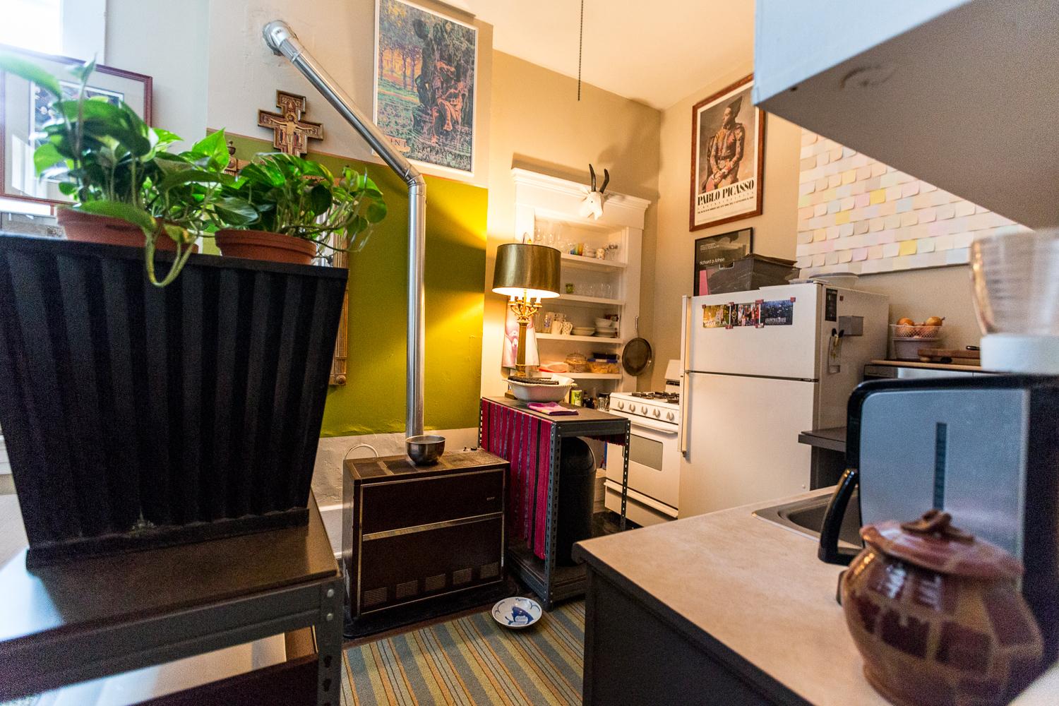 Photos See How This Artist Lives Small In His 475SquareFoot OTR