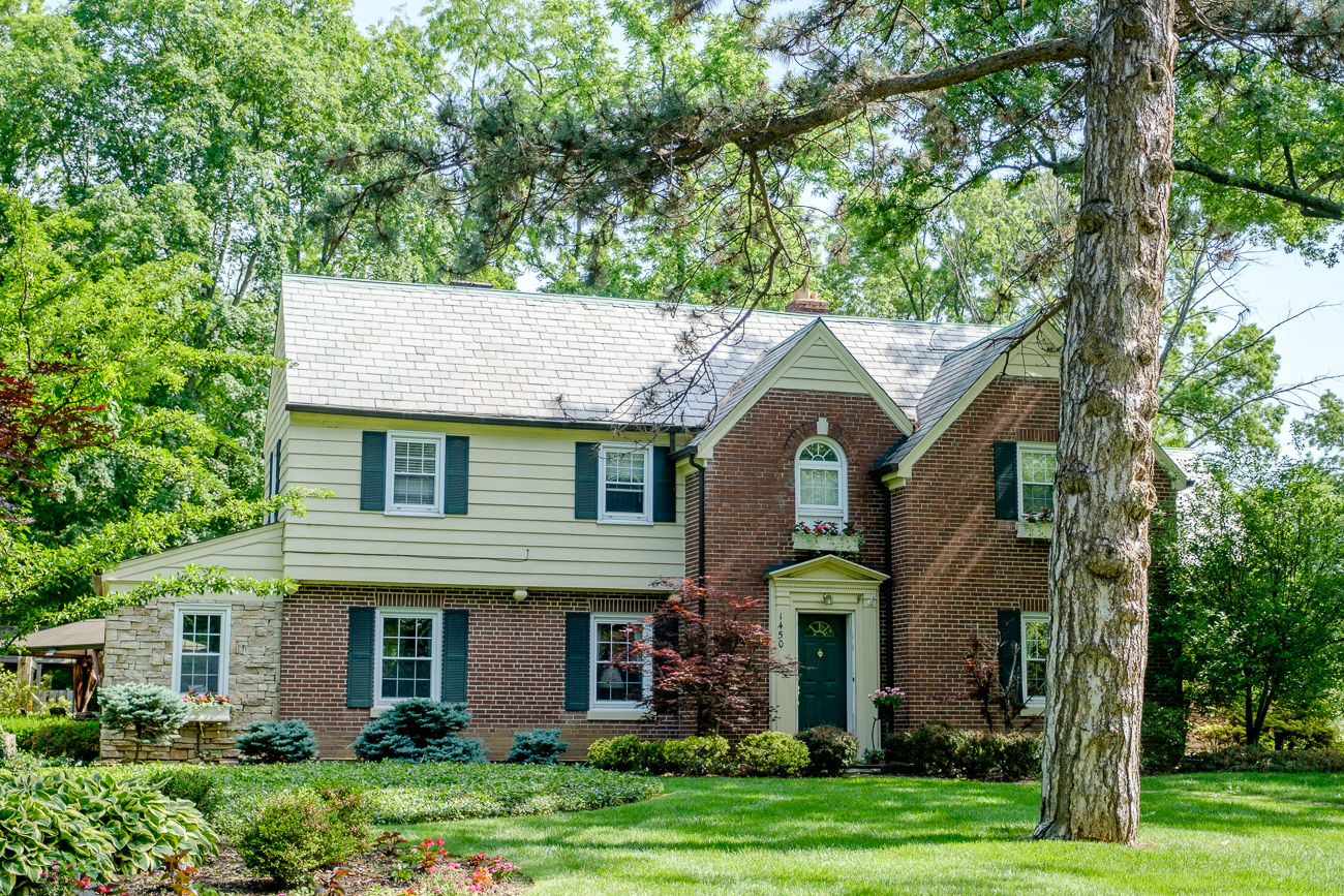 A Sidewalk Tour of the Stunning Homes on Hollywood Avenue in College Hill Cincinnati Refined