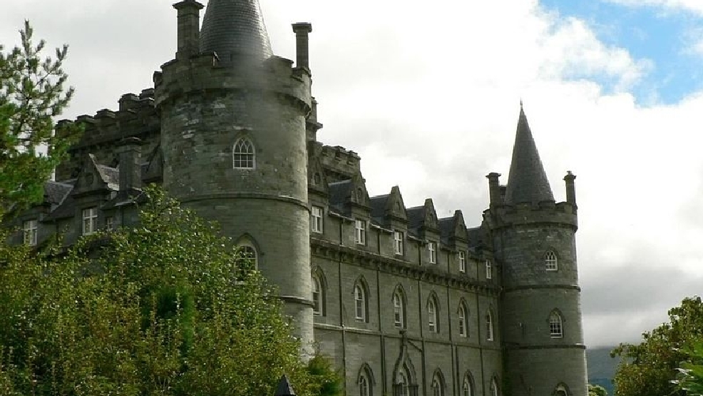 800px-Fairy_tale_castle_(1).jpg
