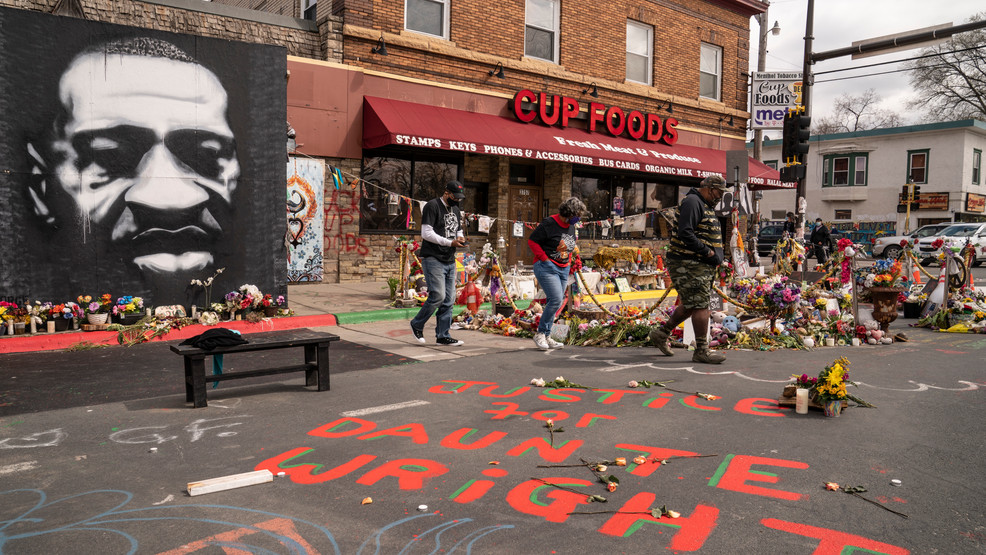 Police Shooting Minnesota AP21104720615083.jpg