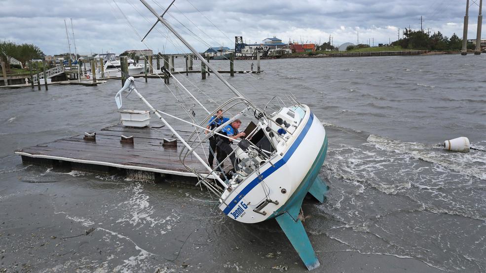 APTOPIX Tropical Weather North Carolina AP19249491962673.jpg