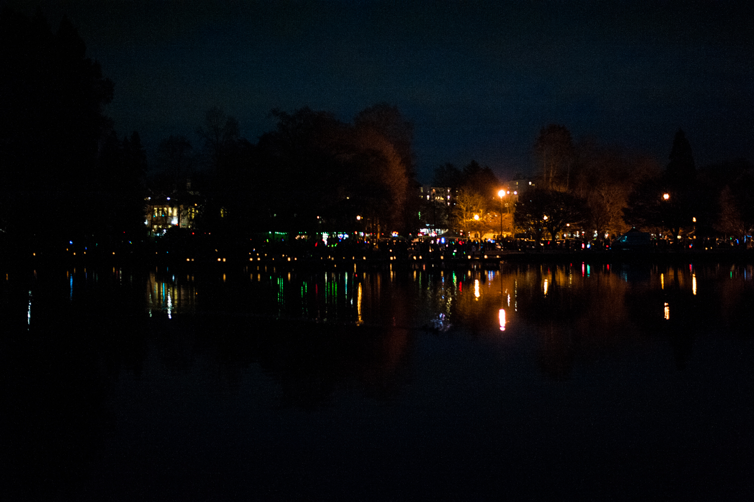 Photos Luminaries light up Green Lake at the annual Pathway of Lights