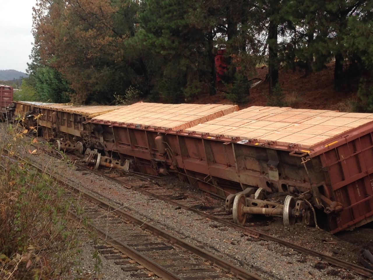 Train off the tracks near Hwy 99 in Dillard KPIC