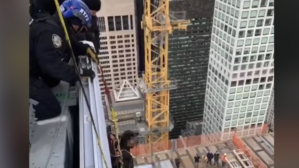 Police in New York save distraught man (NYPD) Screen Shot 2020-01-30 at 11.27.59 PM.png